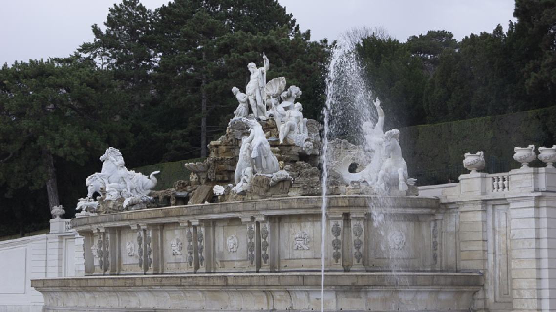 ... der Neptunbrunnen, bei welchem wir einen Geocaching-Schatz gefunden haben, ...